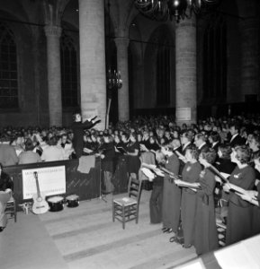 Opdracht Continental Public Relations in kerk in Leiden, Bestanddeelnr 927-5303