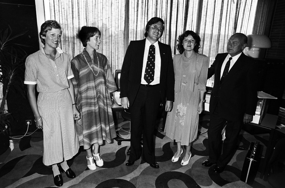 Opdracht Data Doorn , congres tekstverwerkende apparatuur in Okura Hotel, Bestanddeelnr 930-8482