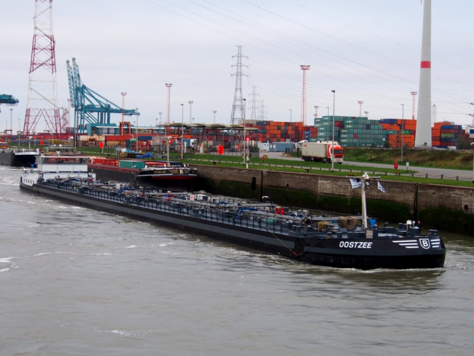 Oostzee (ship, 2010), ENI 06105206, Port of Antwerp pic1