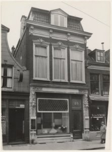 Oostzijde, tussen de Ridderstraat en de Nieuwe Kruisstraat. nr.25, NL-HlmNHA 54011242