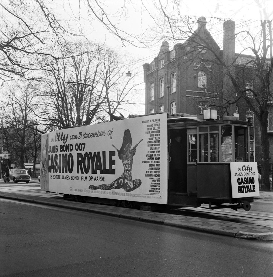 Opdracht Columbia, tram met reclame voor Casino Royale, Bestanddeelnr 920-9383