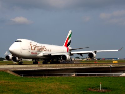 OO-THD Emirates Boeing 747-4HAF(ER) - cn 35236 taxiing 14july2013 pic-004