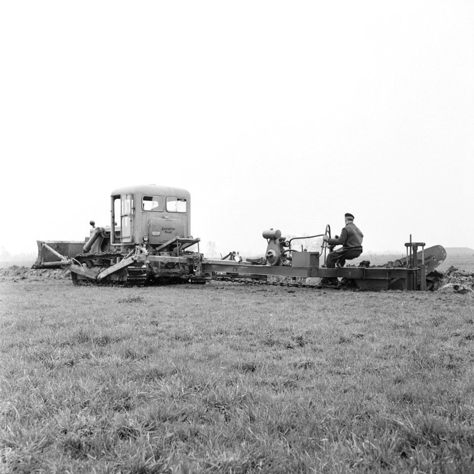 Ontginning, grondbewerking, egaliseren, bezanden, ruilverkavelingen, ploegen, ar, Bestanddeelnr 159-0503