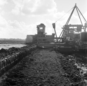 Ontginning, grondbewerking, egaliseren, bezanden, ruilverkavelingen, egaliseerma, Bestanddeelnr 159-0459