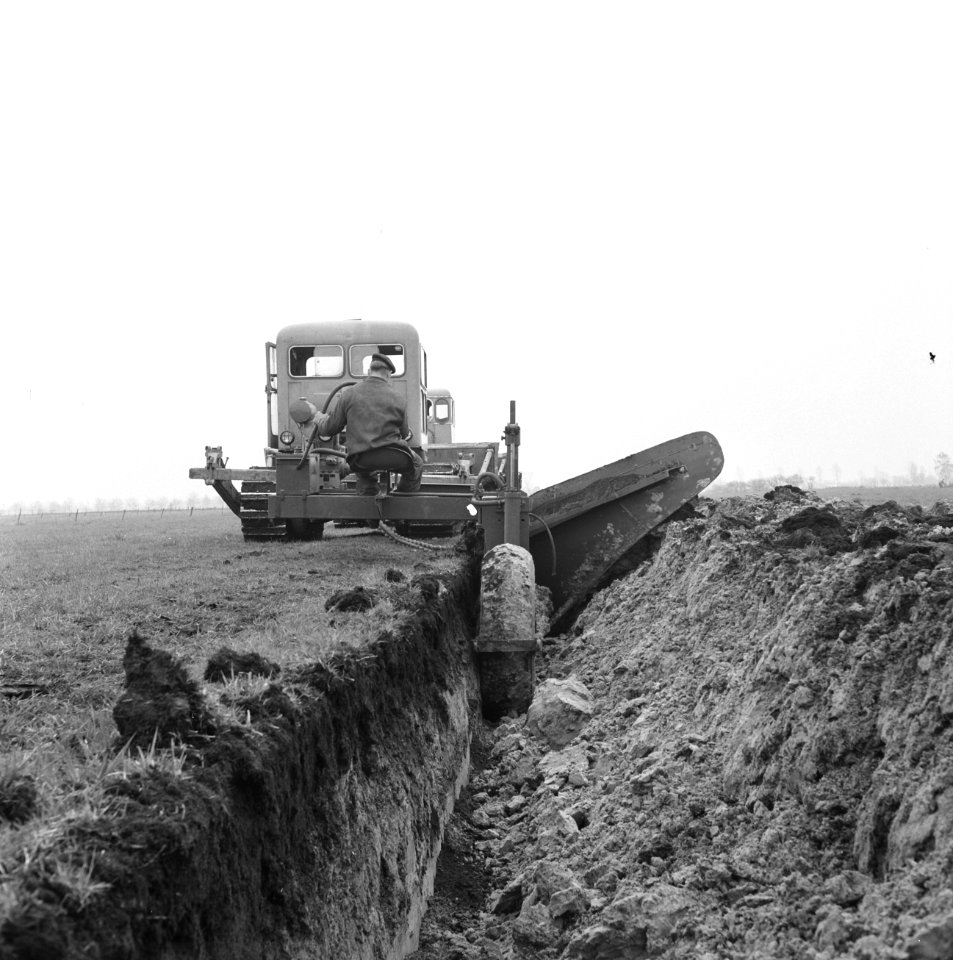 Ontginning, grondbewerking, egaliseren, bezanden, ruilverkavelingen, ploegen, ar, Bestanddeelnr 159-0507