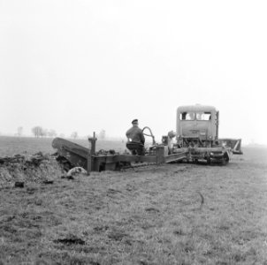 Ontginning, grondbewerking, egaliseren, bezanden, ruilverkavelingen, ploegen, ar, Bestanddeelnr 159-0505