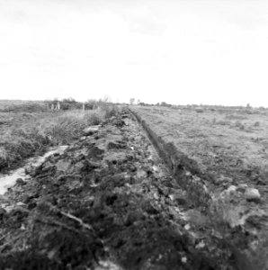 Ontginning, grondbewerking, egaliseren, bezanden, ruilverkavelingen, diepploegen, Bestanddeelnr 159-0457