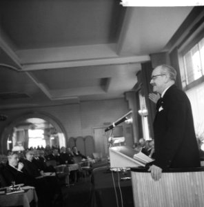 Oostenrijkse minister van Heind en Wederopbouw van Oostenrijk, dr F Bock houdt, Bestanddeelnr 912-0073