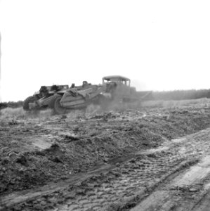 Ontginning, grondbewerking, egaliseren, bezanden, scrapers, De Wilreit, Bestanddeelnr 159-0582