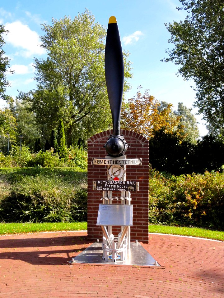 Oorlogsmonument Marken2