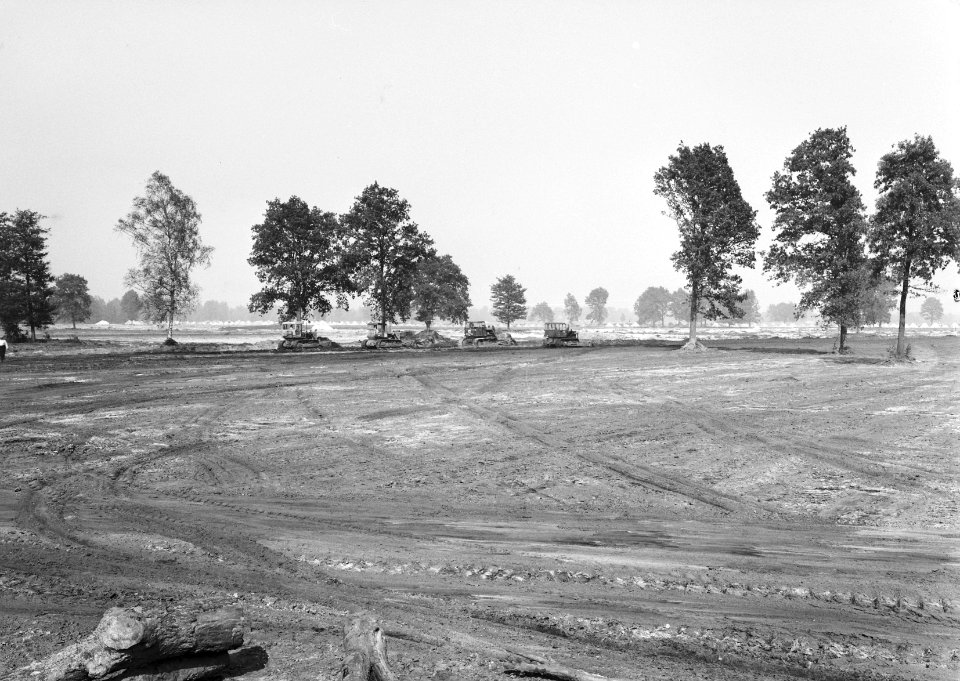 Ontginning, grondbewerking, egaliseren, bezanden, ruilverkavelingen, woeste gron, Bestanddeelnr 159-0744