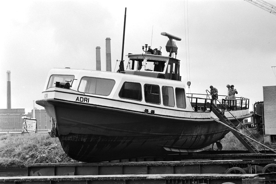 Ongeluk tussen pont en binnenvaart-tanker tussen Dordrech en Zwijndrecht met zek, Bestanddeelnr 931-0641