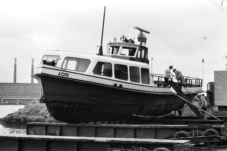Ongeluk tussen pont en binnenvaart-tanker tussen Dordrech en Zwijndrecht met zek, Bestanddeelnr 931-0640