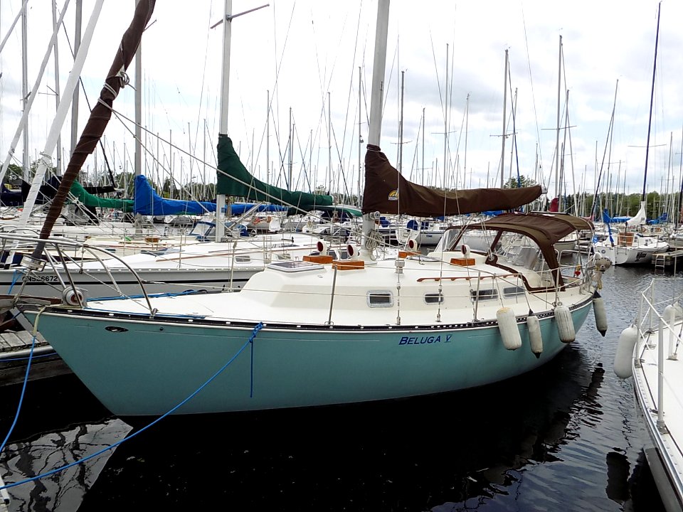 Ontario 32 sailboat Beluga V 2748