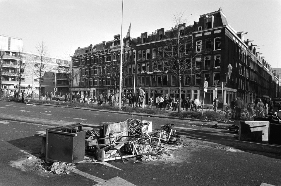 Ongeregeldheden ontruiming kraakpanden De Blaaskop aan Wibautstraat Amsterdam., Bestanddeelnr 931-9095
