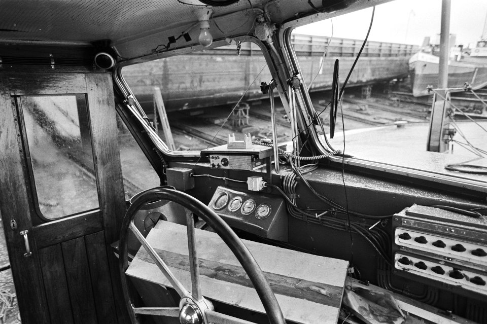 Ongeluk tussen pont en binnenvaart-tanker tussen Dordrech en Zwijndrecht met zek, Bestanddeelnr 931-0639