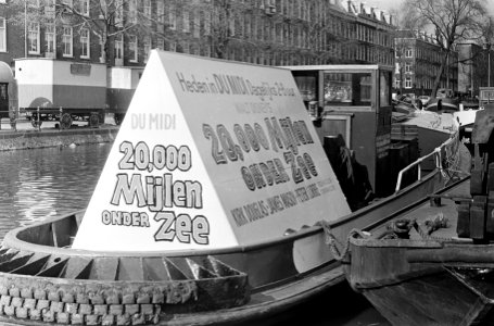Opdracht City-film, boot met reclame, Bestanddeelnr 920-2429