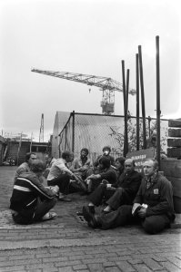 Ongeveer 2000 werknemers van de Koninklijke Mij De Schelde in Vlissingen in sta, Bestanddeelnr 931-0347