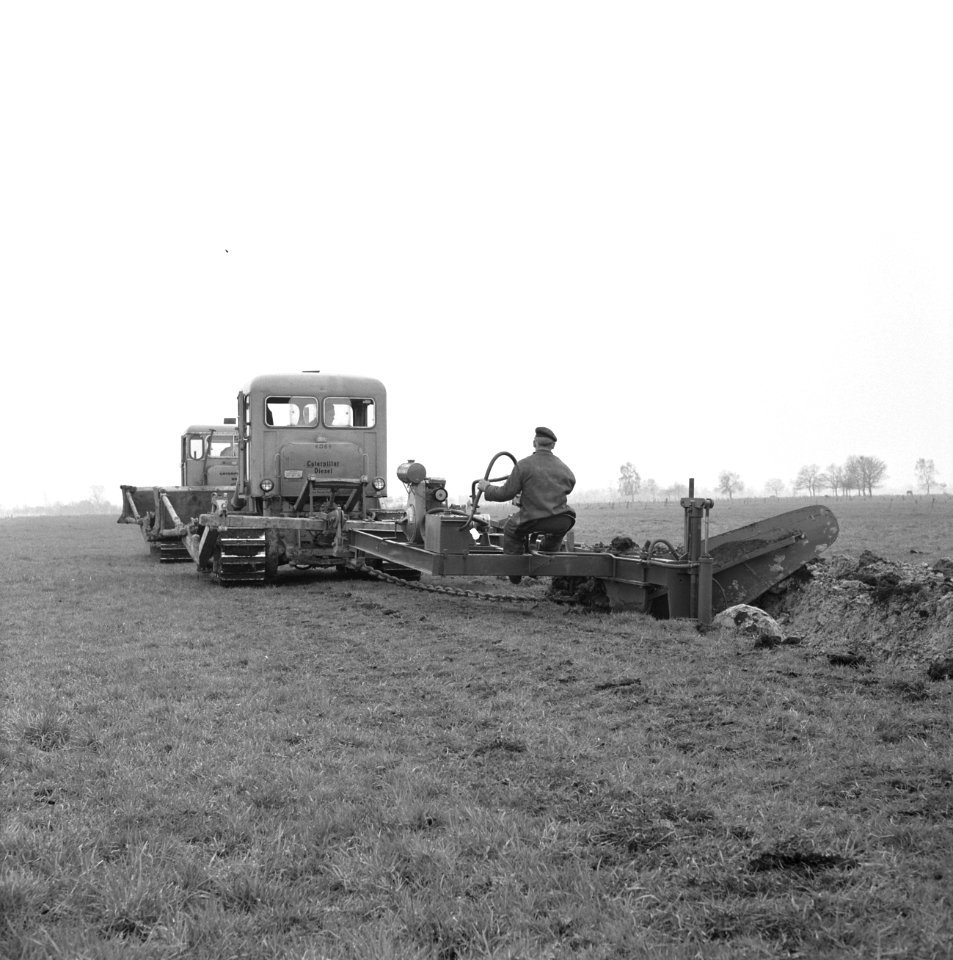 Ontginning, grondbewerking, egaliseren, bezanden, ruilverkavelingen, ploegen, ar, Bestanddeelnr 159-0508
