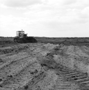 Ontginning, grondbewerking, egaliseren, bezanden, ruilverkavelingen, bulldozers,, Bestanddeelnr 159-0802