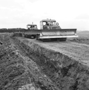Ontginning, grondbewerking, egaliseren, bezanden, ruilverkavelingen, bulldozers,, Bestanddeelnr 159-0803