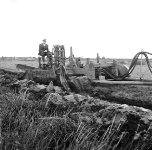 Ontginning, grondbewerking, egaliseren, bezanden, ruilverkavelingen, diepploegen, Bestanddeelnr 159-0445