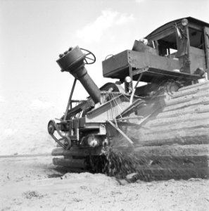 Ontginning, grondbewerking, egaliseren, bezanden, ruilverkavelingen, bezandingsm, Bestanddeelnr 159-0353
