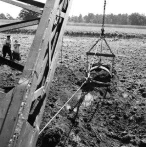 Ontginning, grondbewerking, egaliseren, bezanden, draglines, waterregge, Bestanddeelnr 159-0424