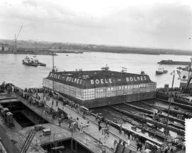 Ongewenste tewaterlating van helder caisson bij Boeles Scheepswerf te Bolnes, Bestanddeelnr 912-3969