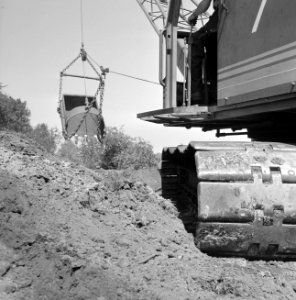 Ontginning, grondbewerking, egaliseren, bezanden, draglines, waterregge, Bestanddeelnr 159-0417