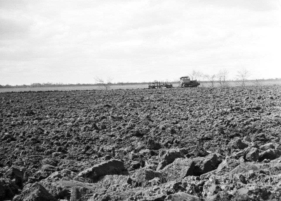 Ontginning, grondbewerking, egaliseren, bezanden, ploegen, overzichten, Kortezwa, Bestanddeelnr 159-0195