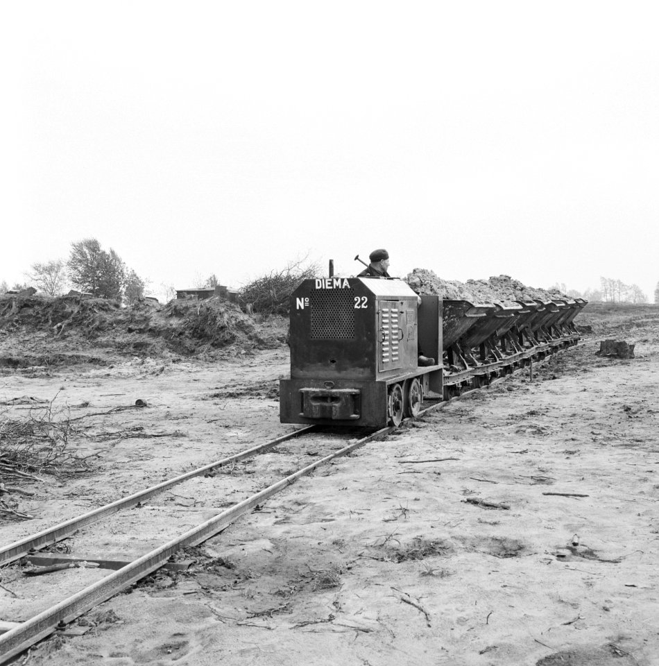 Ontginning, grondbewerking, egaliseren, bezanden, zandtransporten, Benneveld, Zw, Bestanddeelnr 159-0603