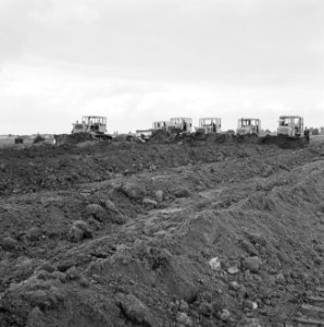 Ontginning, grondbewerking, egaliseren, bezanden, ruilverkavelingen, bulldozers,, Bestanddeelnr 159-0762