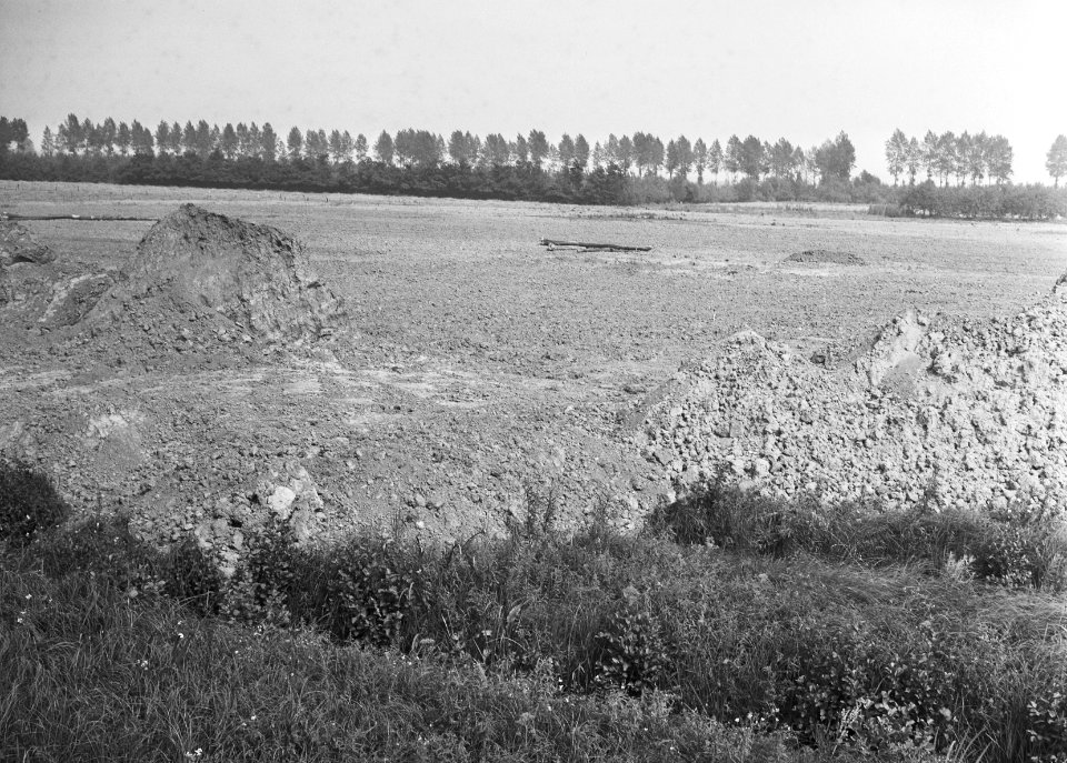 Ontginning, grondbewerking, egaliseren, bezanden, Maas en Waal, Bestanddeelnr 159-0164