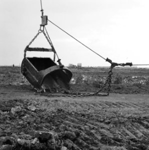 Ontginning, grondbewerking, egaliseren, bezanden, ruilverkavelingen, bulldozers,, Bestanddeelnr 159-0768