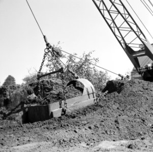 Ontginning, grondbewerking, egaliseren, bezanden, draglines, waterregge, Bestanddeelnr 159-0426