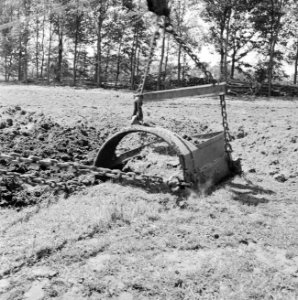 Ontginning, grondbewerking, egaliseren, bezanden, draglines, waterregge, Bestanddeelnr 159-0422