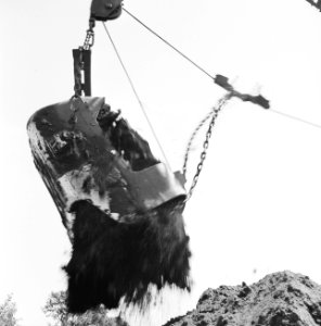 Ontginning, grondbewerking, egaliseren, bezanden, draglines, waterregge, Bestanddeelnr 159-0413