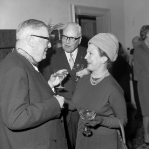 Onderscheiding voor A. J. M. de Bruyn (l) op Franse consulaat te Rotterdam, uitg, Bestanddeelnr 917-4131