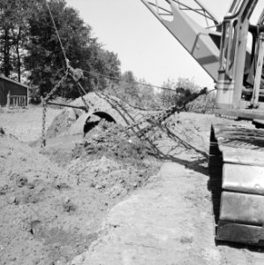 Ontginning, grondbewerking, egaliseren, bezanden, draglines, waterregge, Bestanddeelnr 159-0472