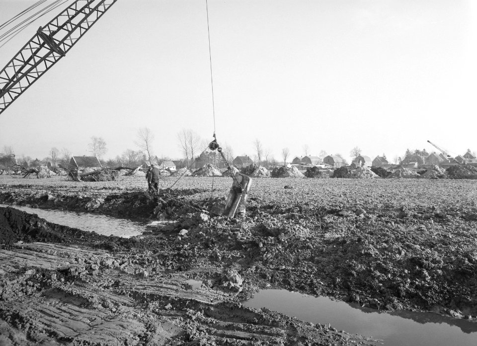 Ontginning, grondbewerking, egaliseren, bezanden, draglines, arbeiders, westerho, Bestanddeelnr 159-0240