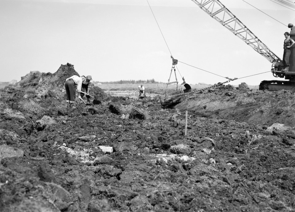 Ontginning, grondbewerking, egaliseren, bezanden, Ospelse Peel, Bestanddeelnr 192-0906