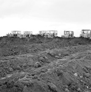 Ontginning, grondbewerking, egaliseren, bezanden, ruilverkavelingen, bulldozers,, Bestanddeelnr 159-0764