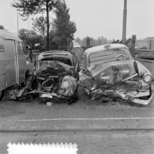 Ongeluk in de Maastunnel, overzichten van de twee vernielde wagens, Bestanddeelnr 916-7834