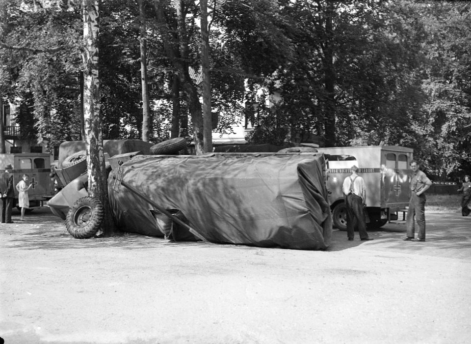 Ongeluk met militaire in trailer Birkhoven (Amersfoort), Bestanddeelnr 902-2413