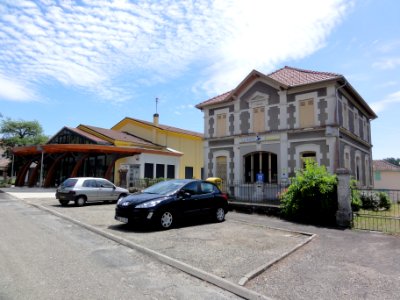 Onesse-et-Laharie (Landes) la Poste et le Foyer