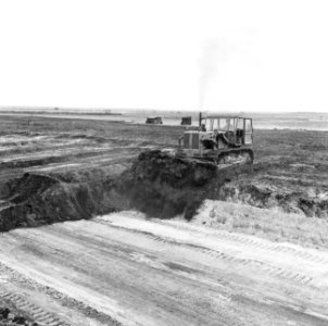 Ontginning, grondbewerking, egaliseren, bezanden, bulldozers, autolaadputten, De, Bestanddeelnr 159-0564
