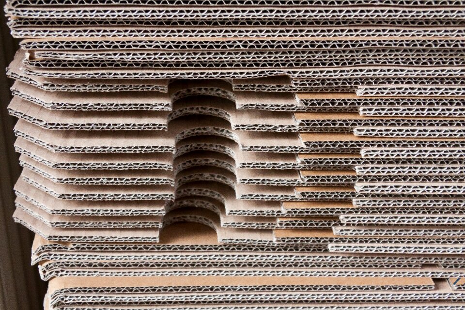Move structure corrugated board