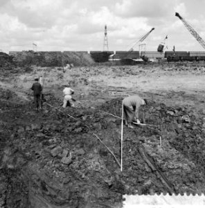 Ontdekking van een fundament van een Fries Bataafse boerderij bij Schiedam, Bestanddeelnr 910-4327