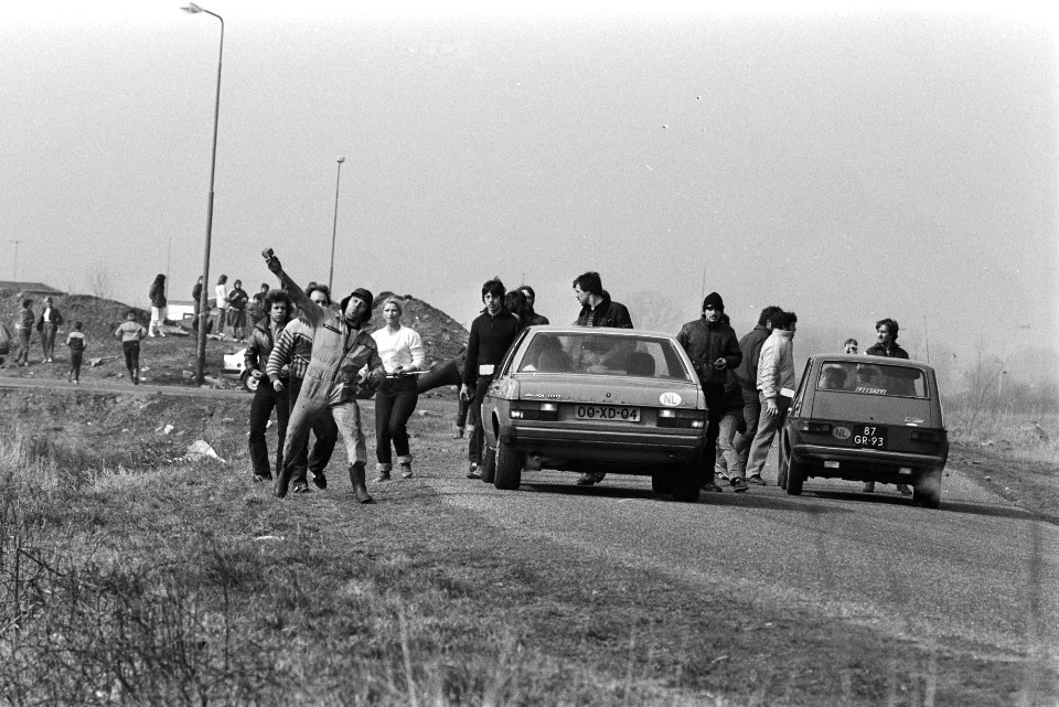 Ongeregeldheden bij woonwagenkamp Den Bosch ivm inrichting politiecontrolepost, Bestanddeelnr 932-8963